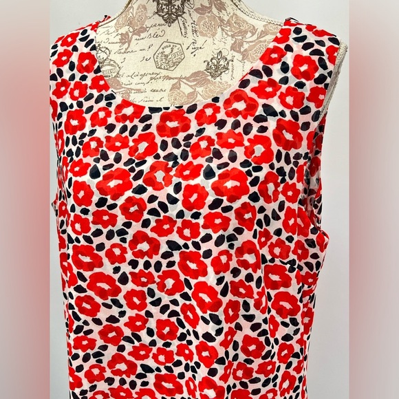 CABI Red, white & navy Flipside Floral ruffle back tank size L - Picture 2 of 13